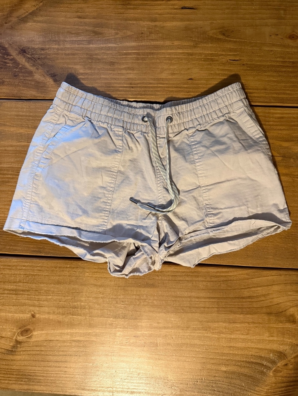 Vuori Women's Light Beige Organic Cotton Drawstring Shorts XS